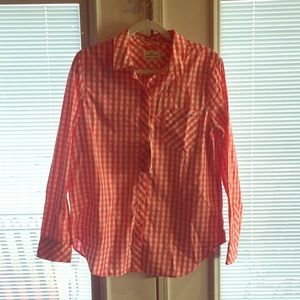 Vineyard Vines ladies long sleeve button down.